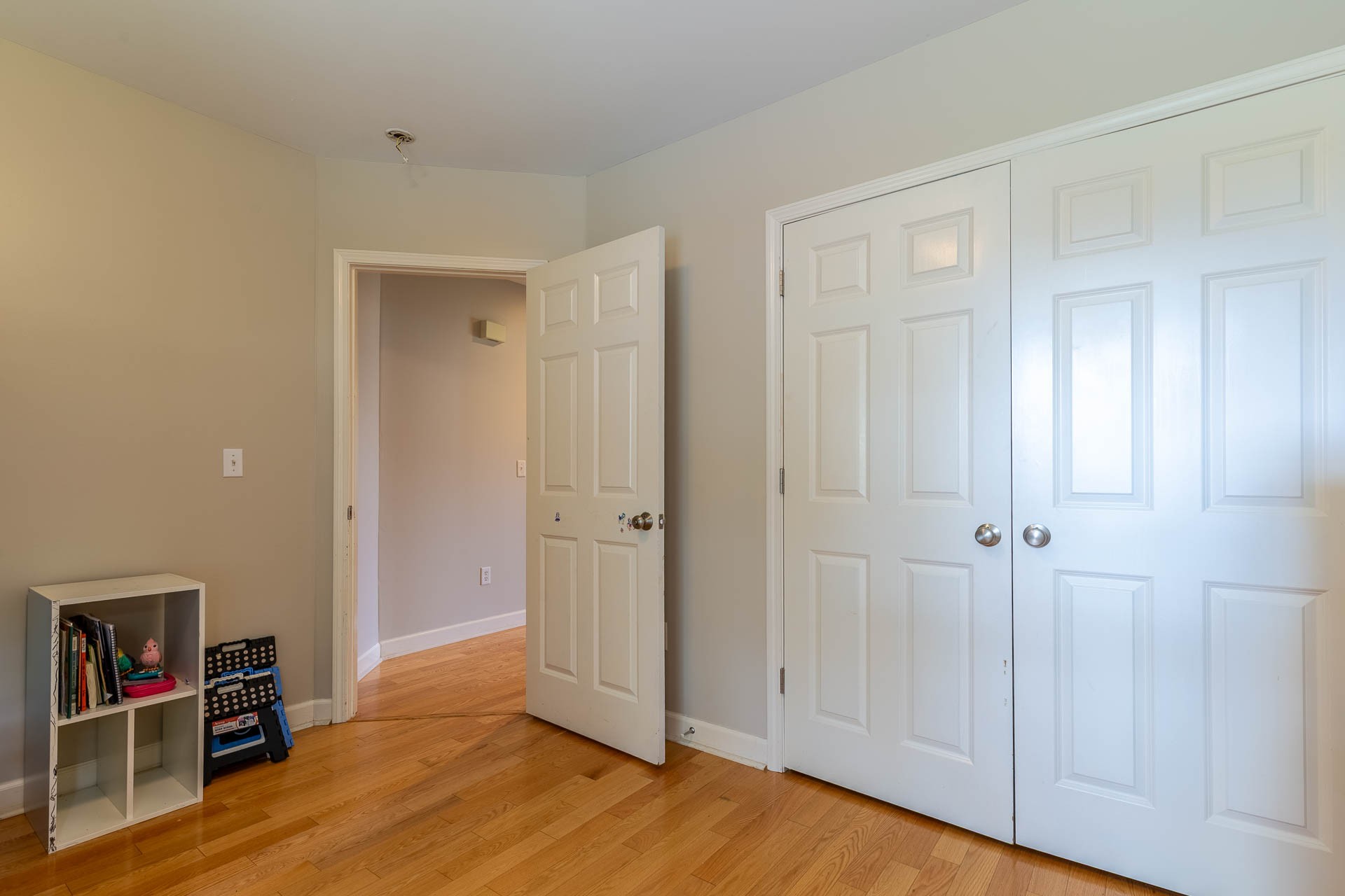 512 Twin Oaks Cir