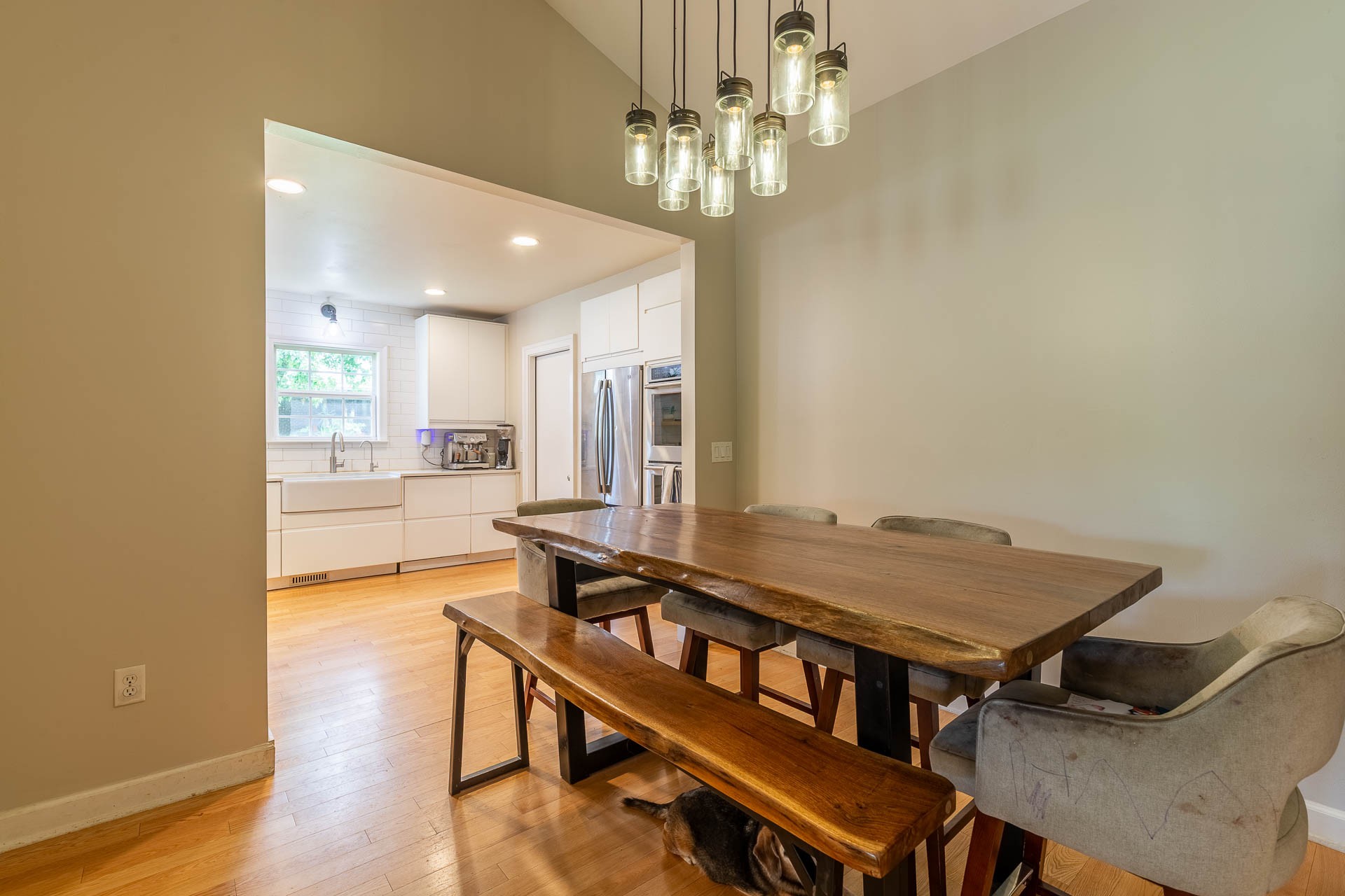 512 Twin Oaks Cir