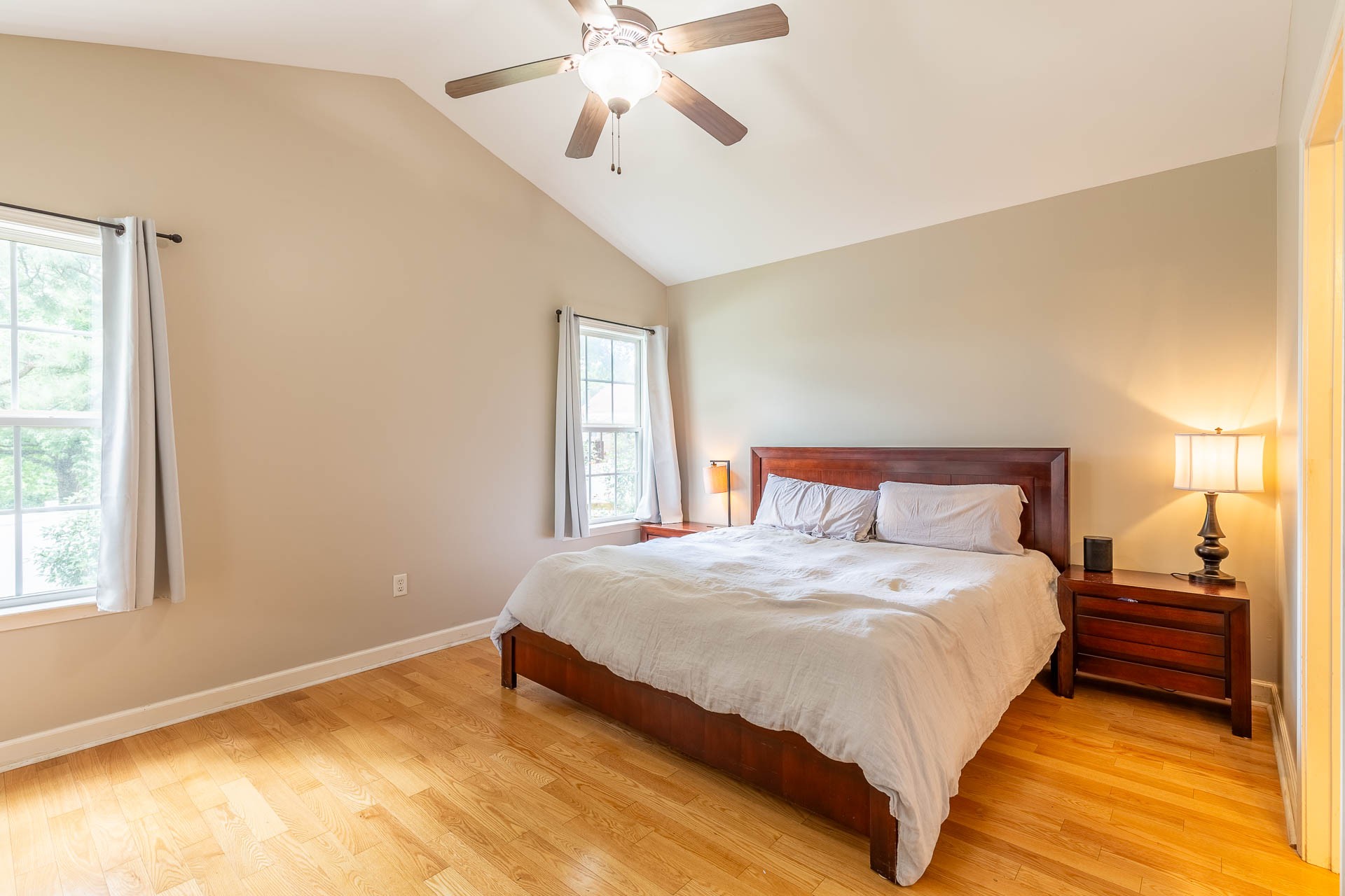 512 Twin Oaks Cir