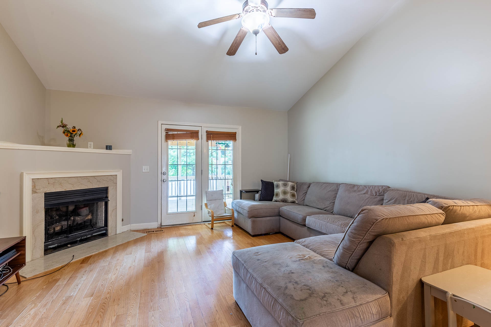 512 Twin Oaks Cir