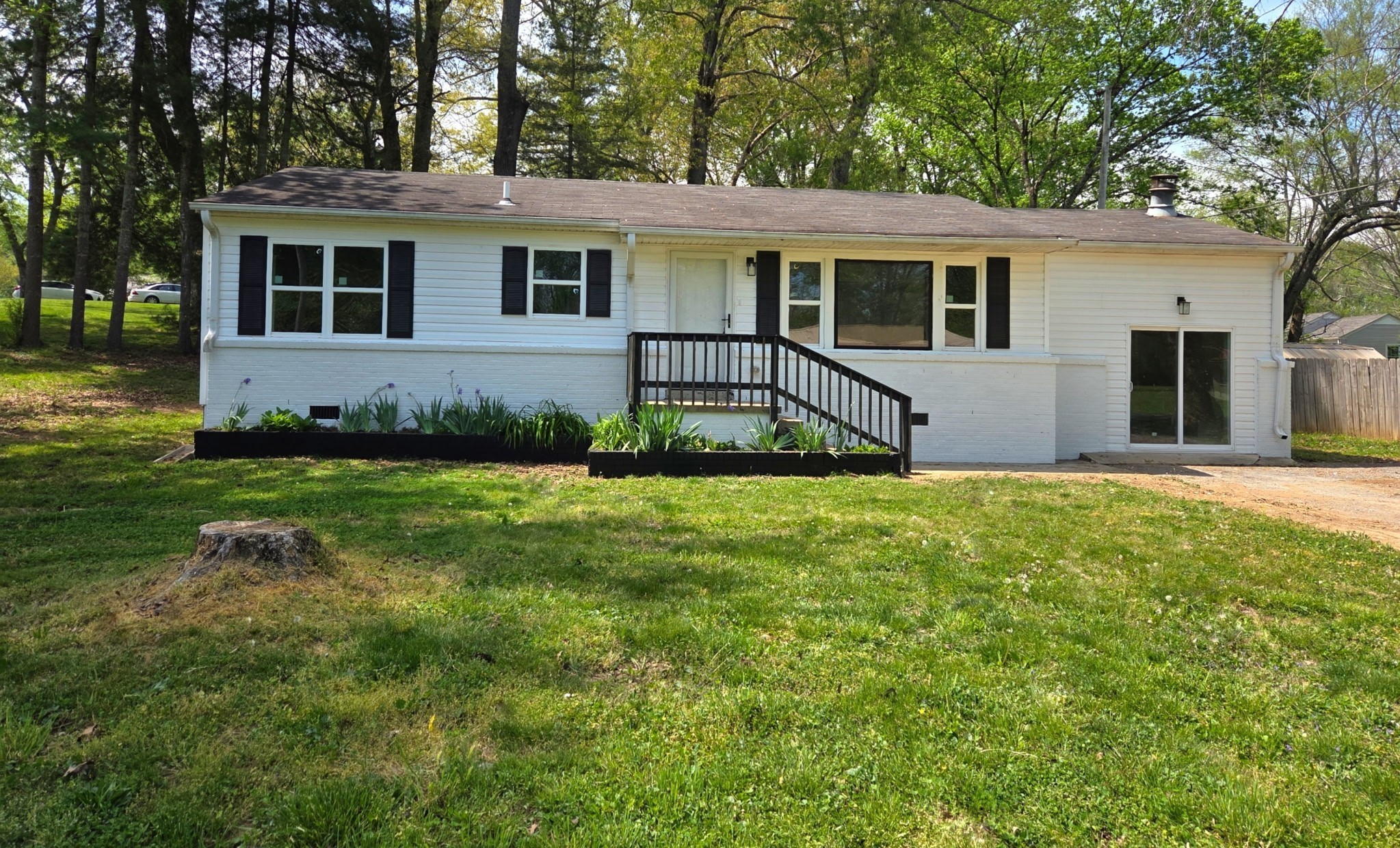 309 Rickenbacker Dr