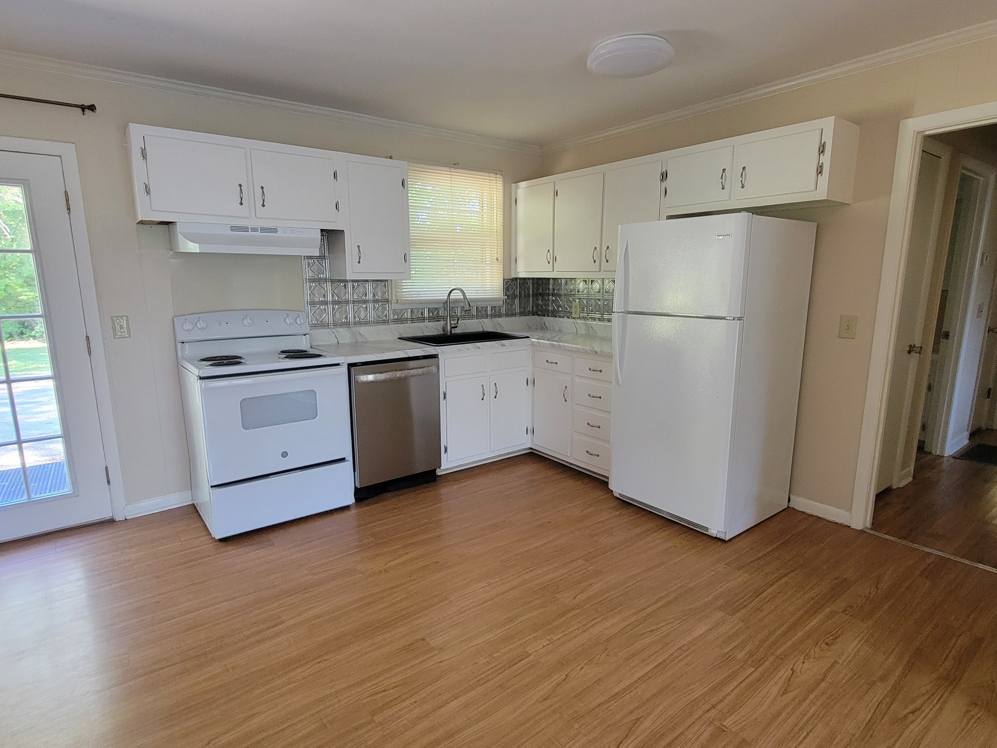 350 Ladybird Dr