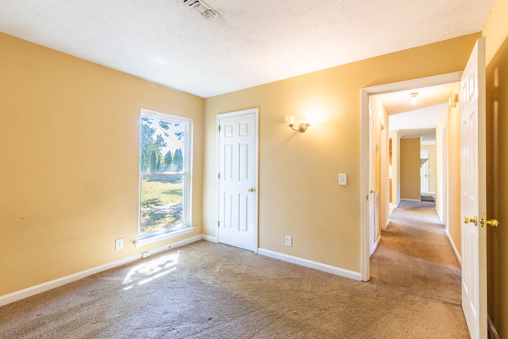 306 Lexington Dr