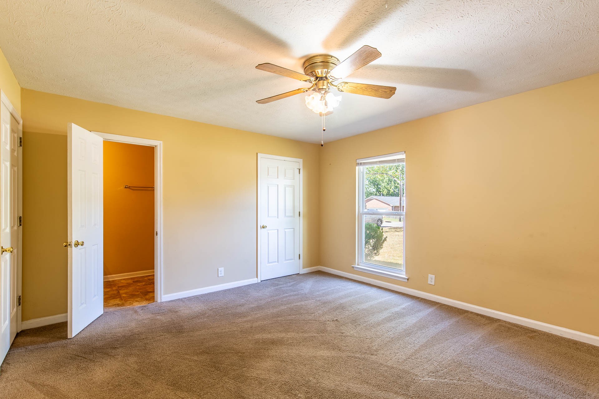 306 Lexington Dr