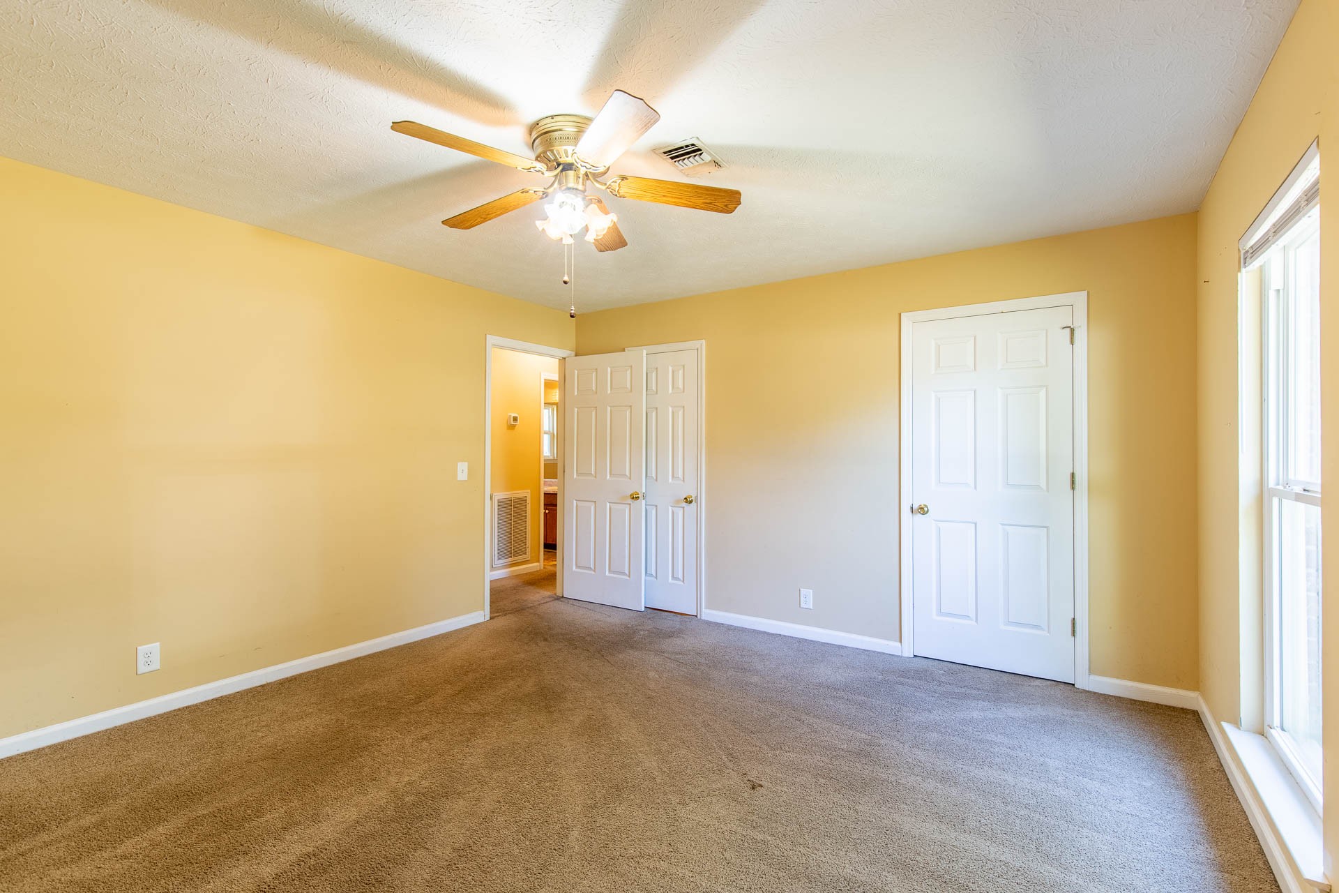306 Lexington Dr