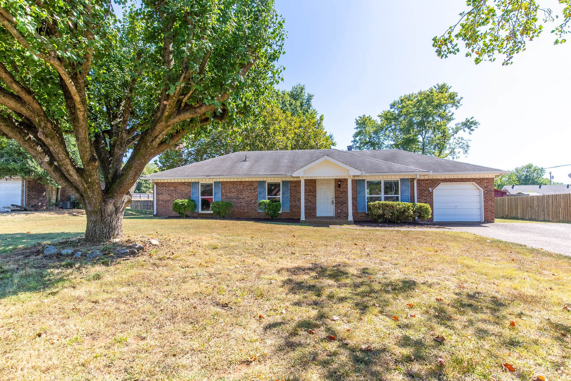306 Lexington Dr