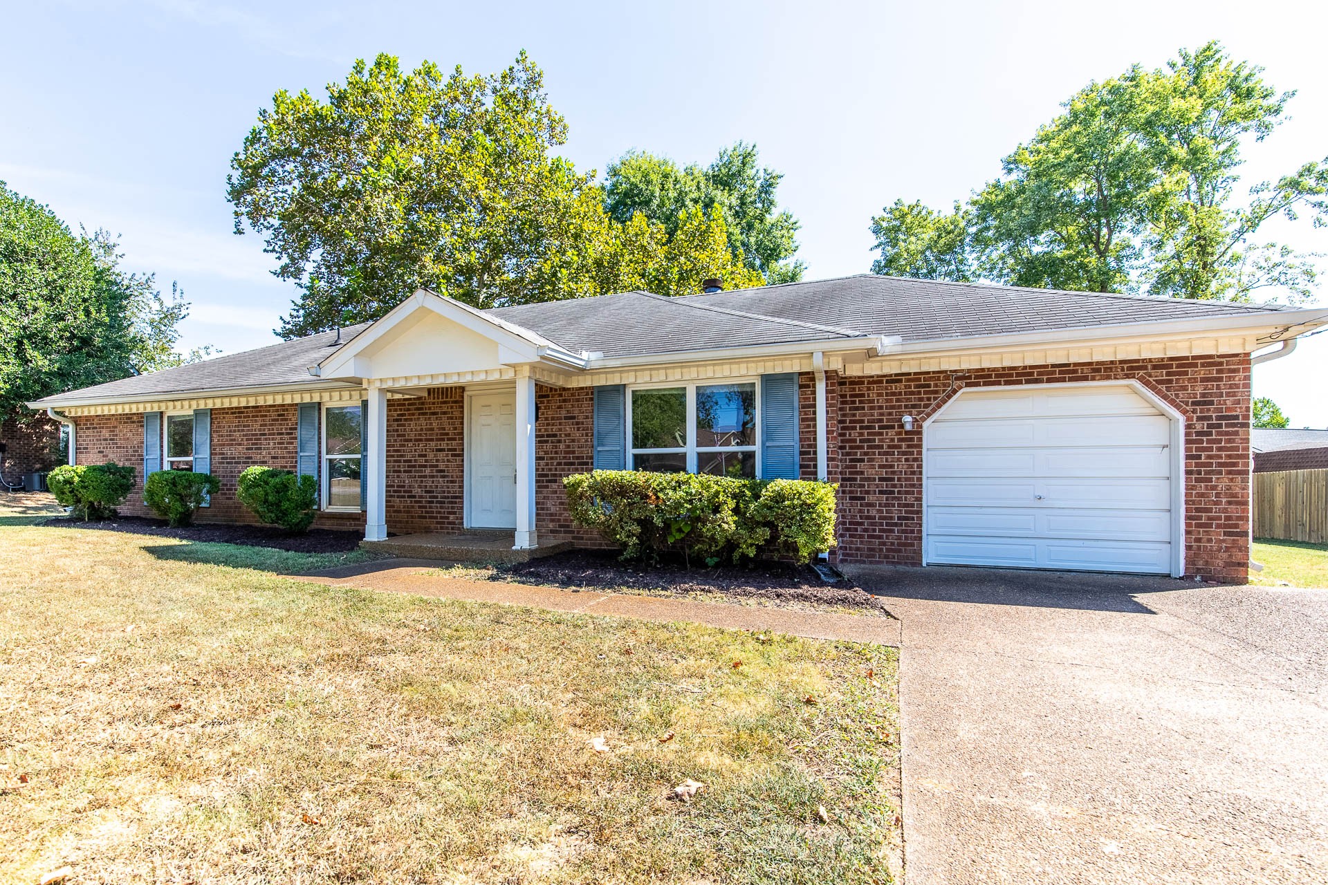 306 Lexington Dr