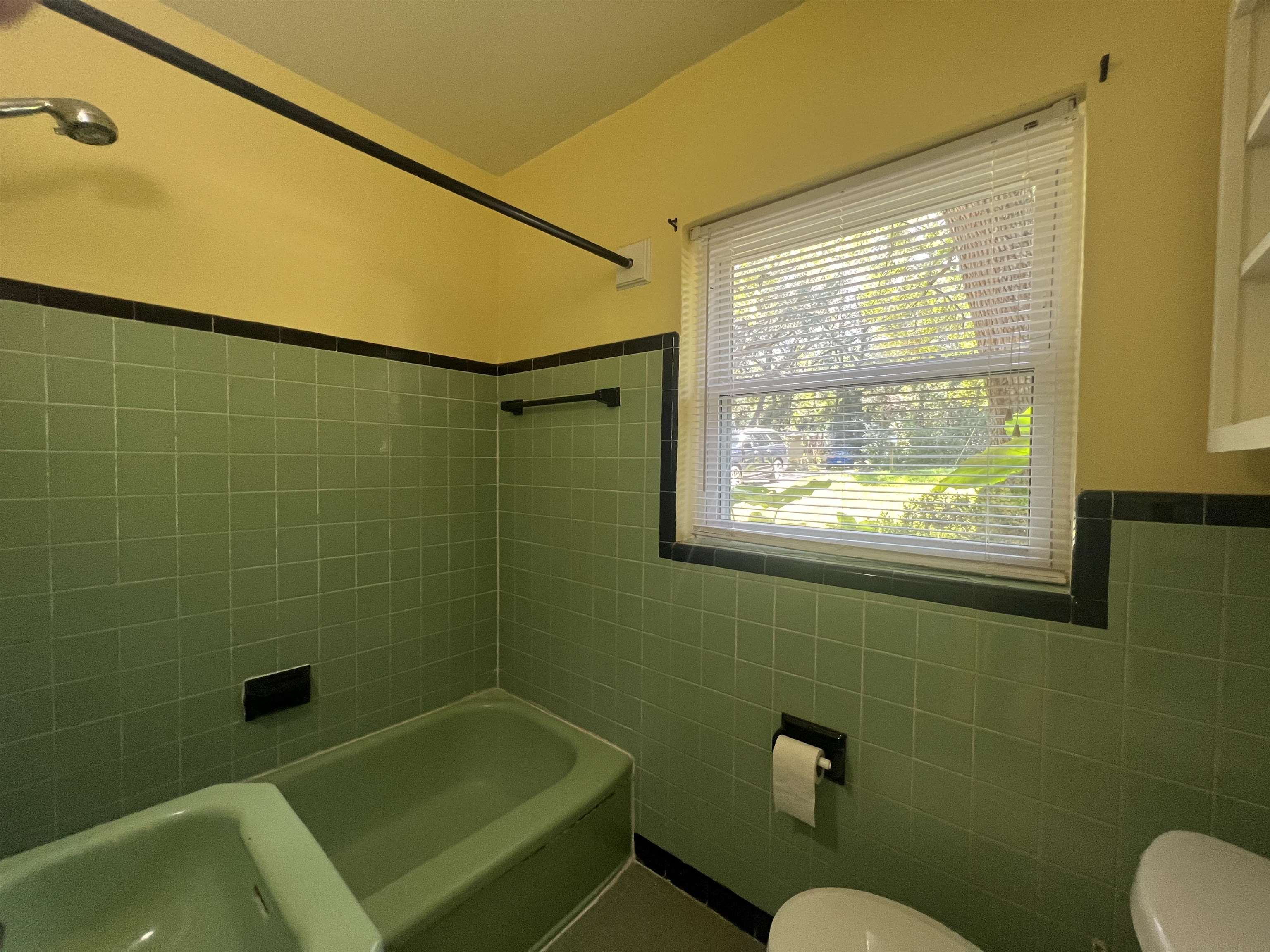 1806 Chuli Nene Lane