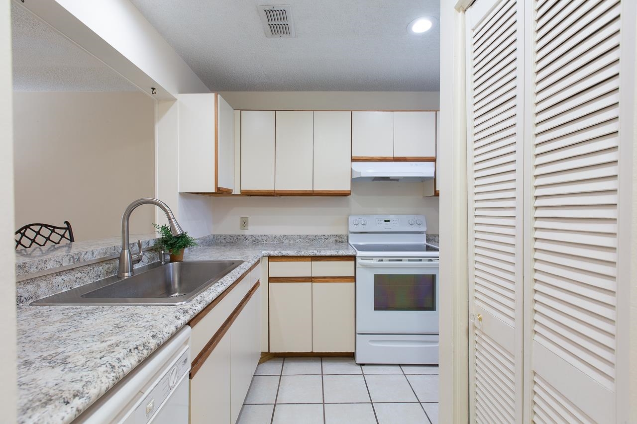 1571 Stone Road Unit: 5C
