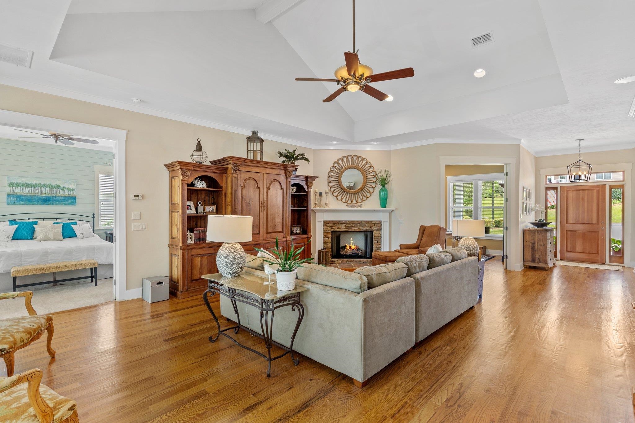3032 Dickinson Drive