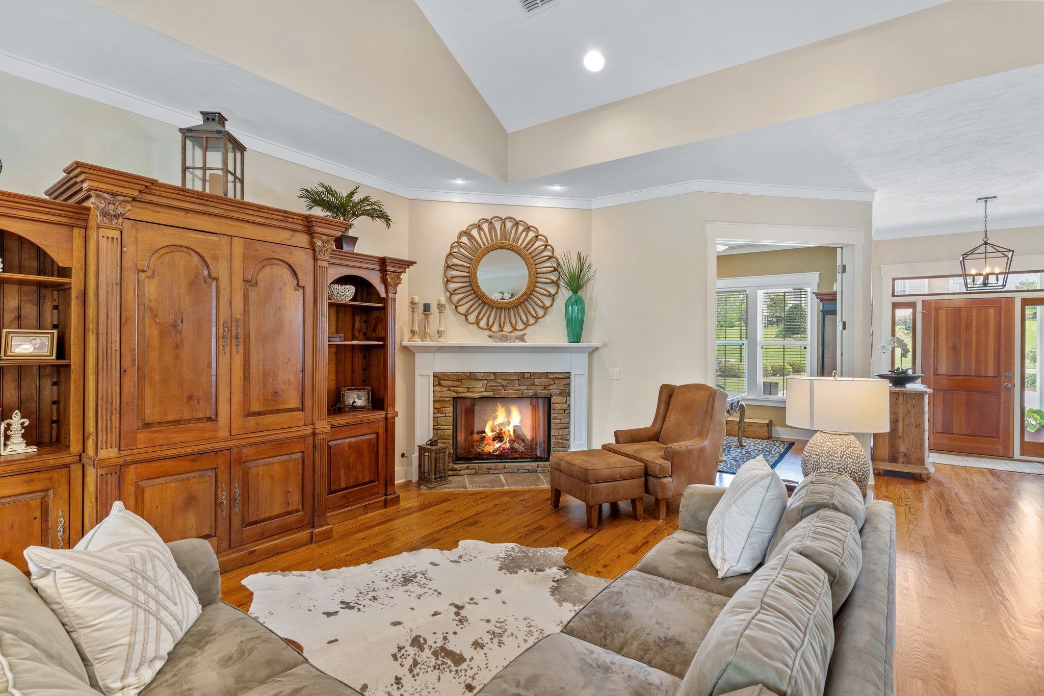3032 Dickinson Drive