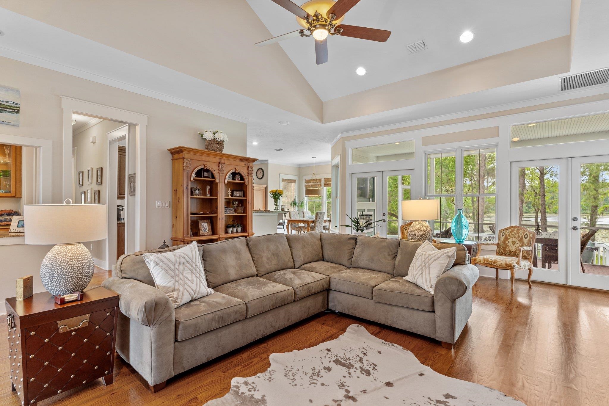 3032 Dickinson Drive