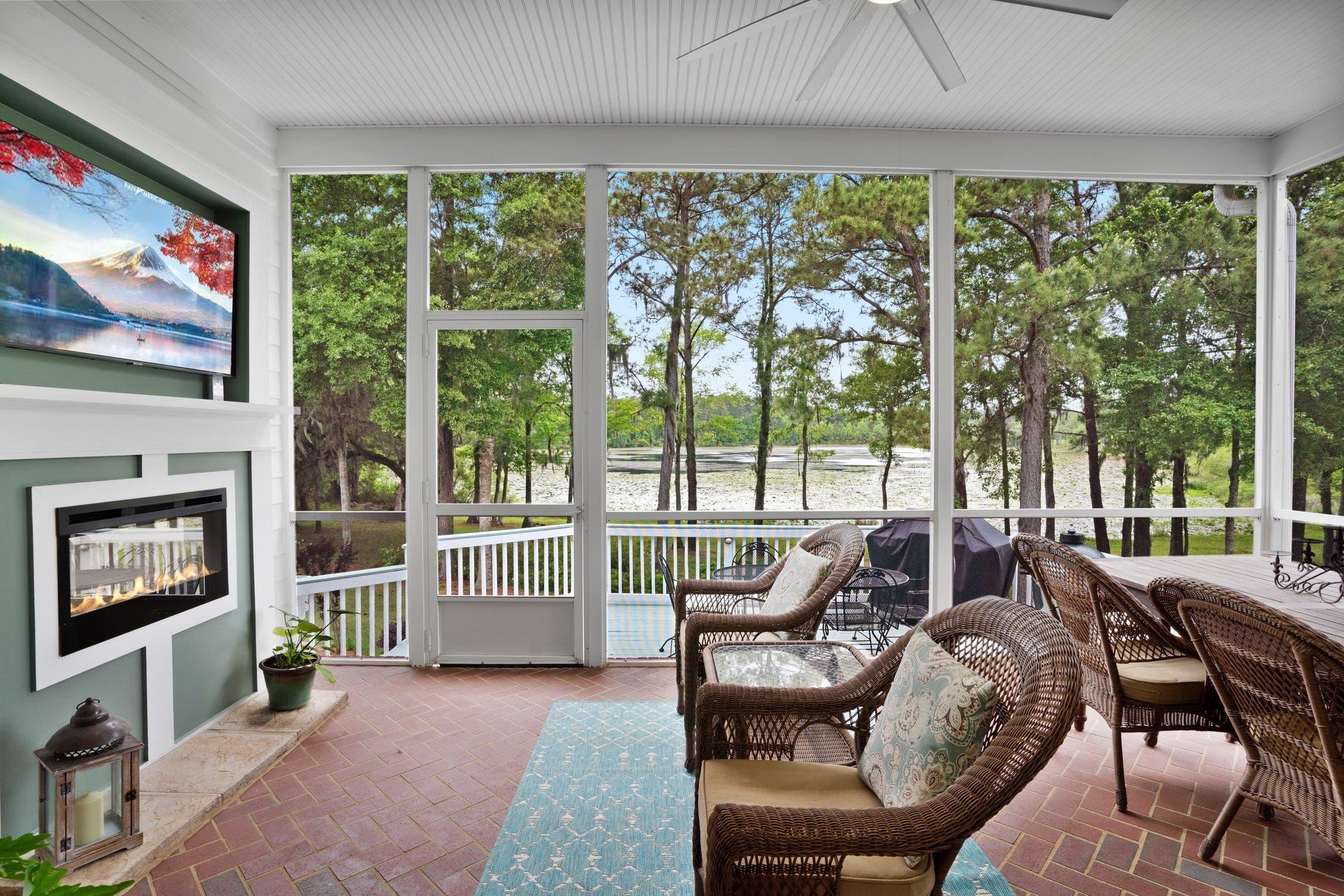 3032 Dickinson Drive