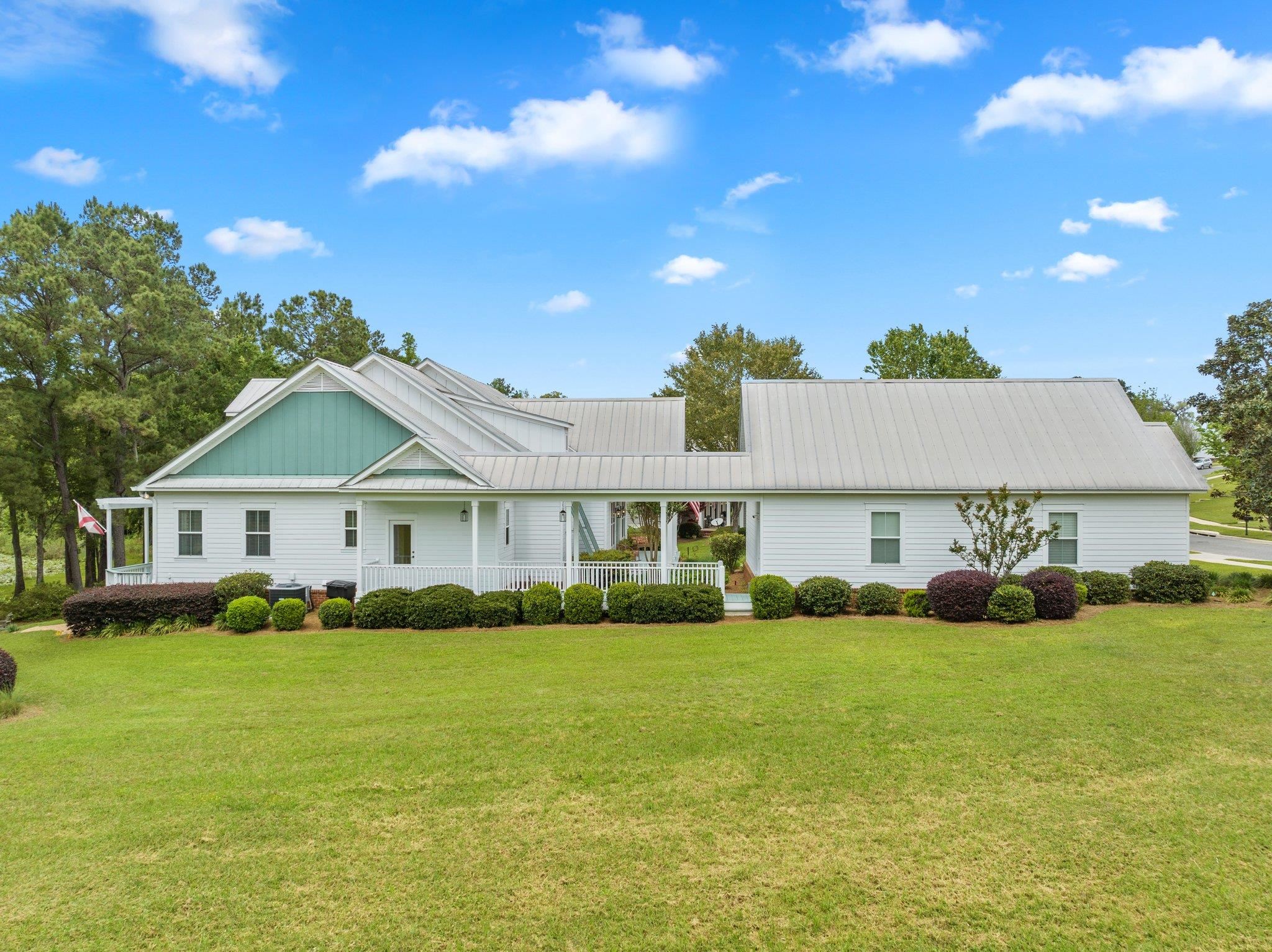 3032 Dickinson Drive