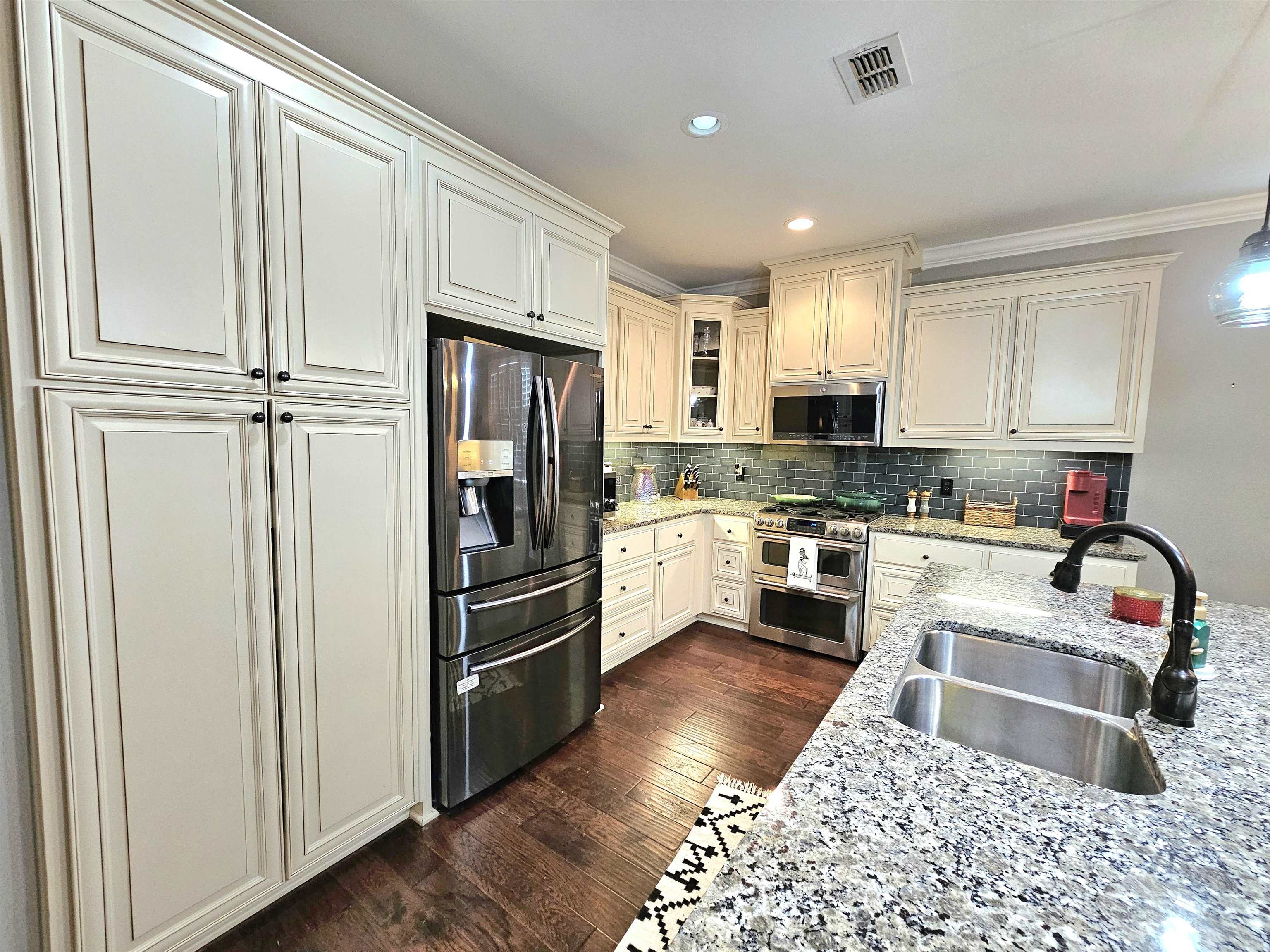 5876 Bascom Drive