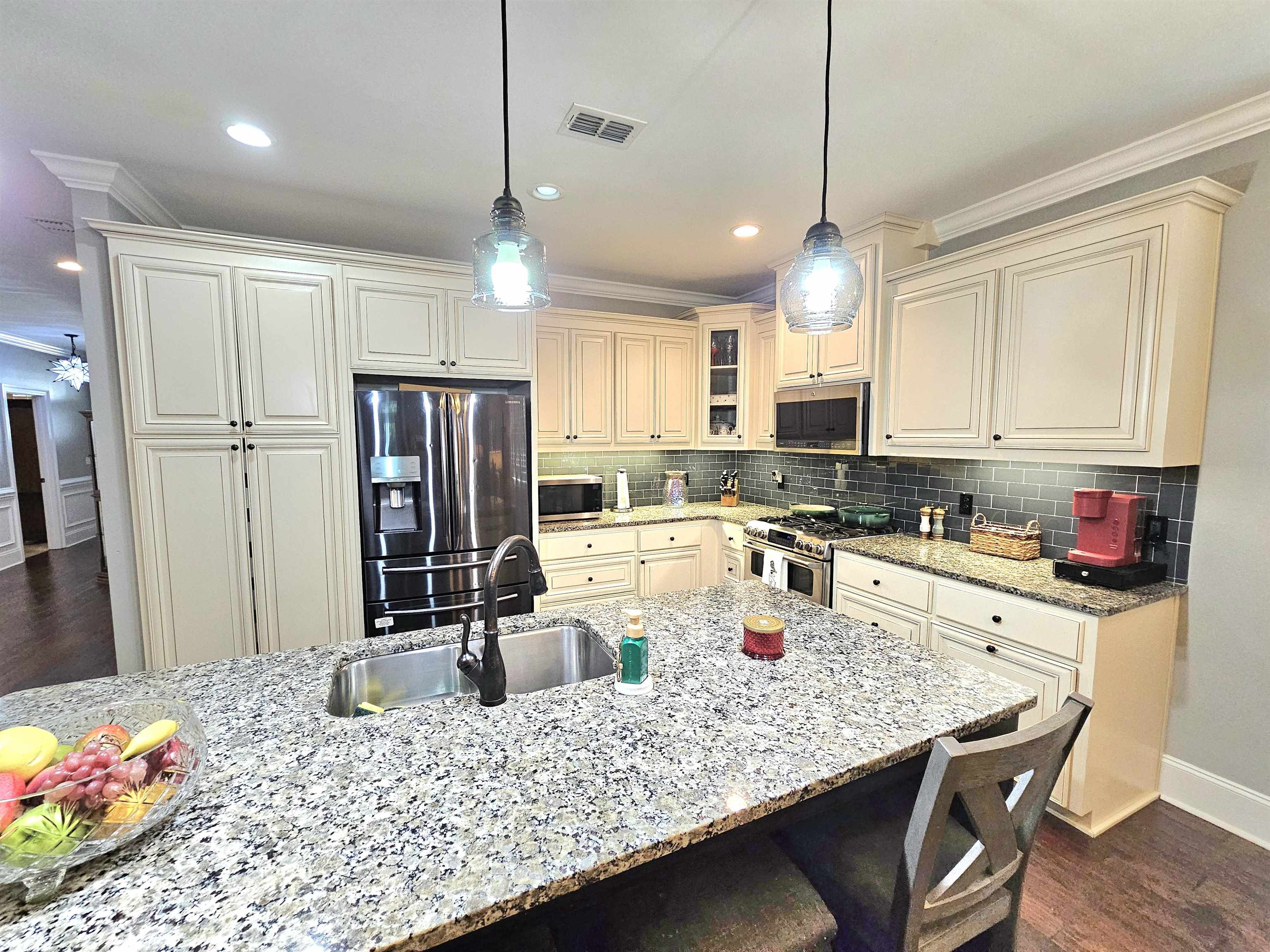 5876 Bascom Drive