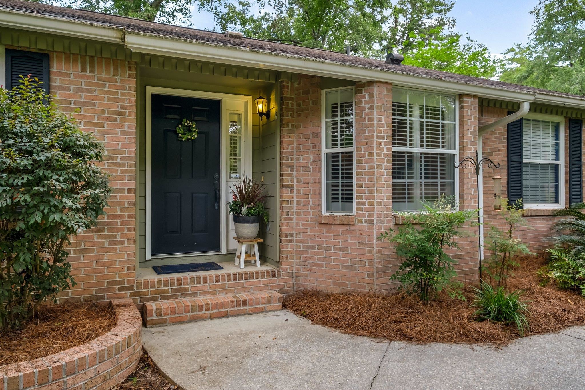1402 Devonshire Court