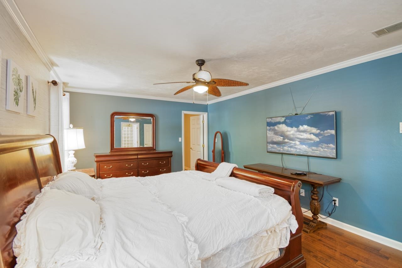 3537 Clifden Drive