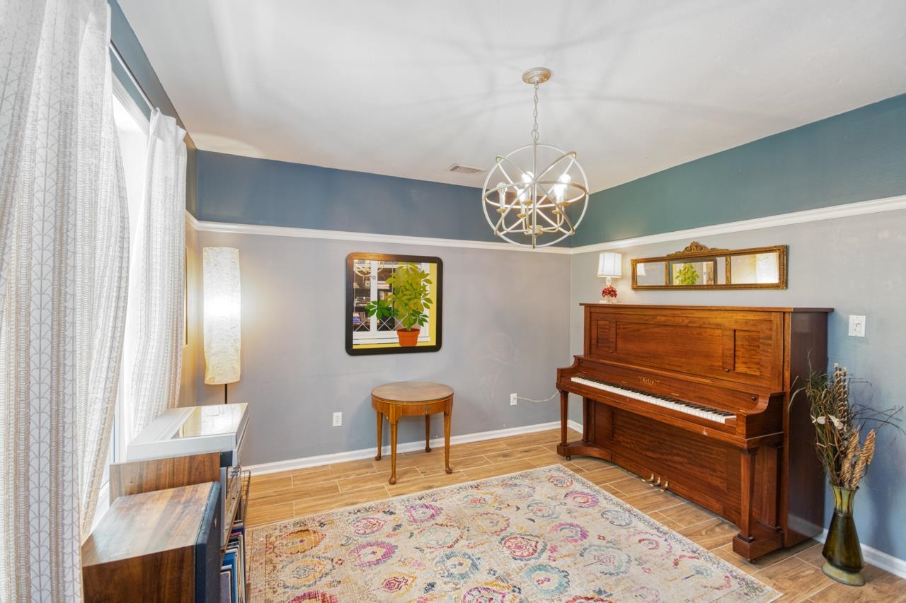 3537 Clifden Drive
