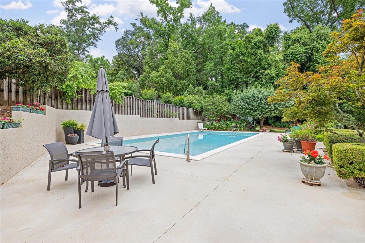 3541 Lakeshore Drive
