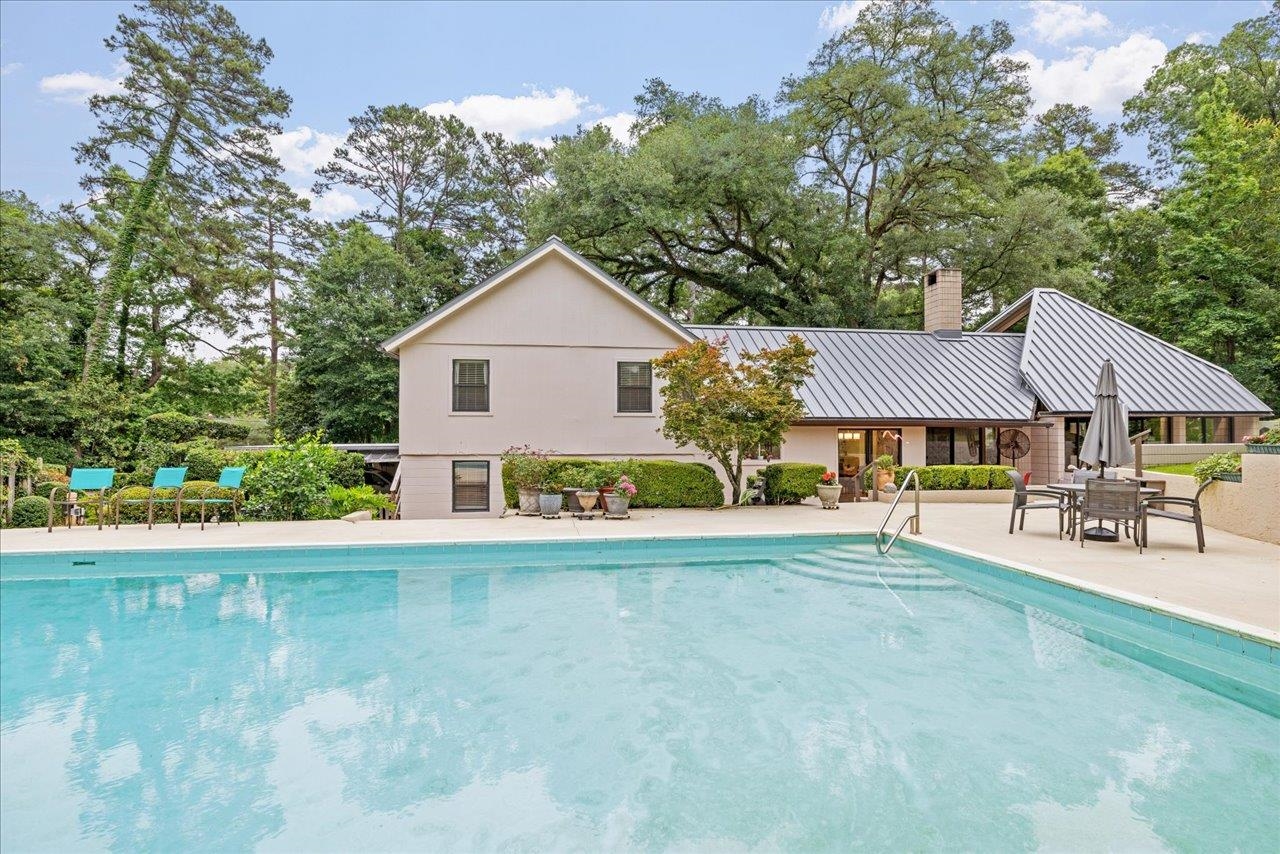 3541 Lakeshore Drive