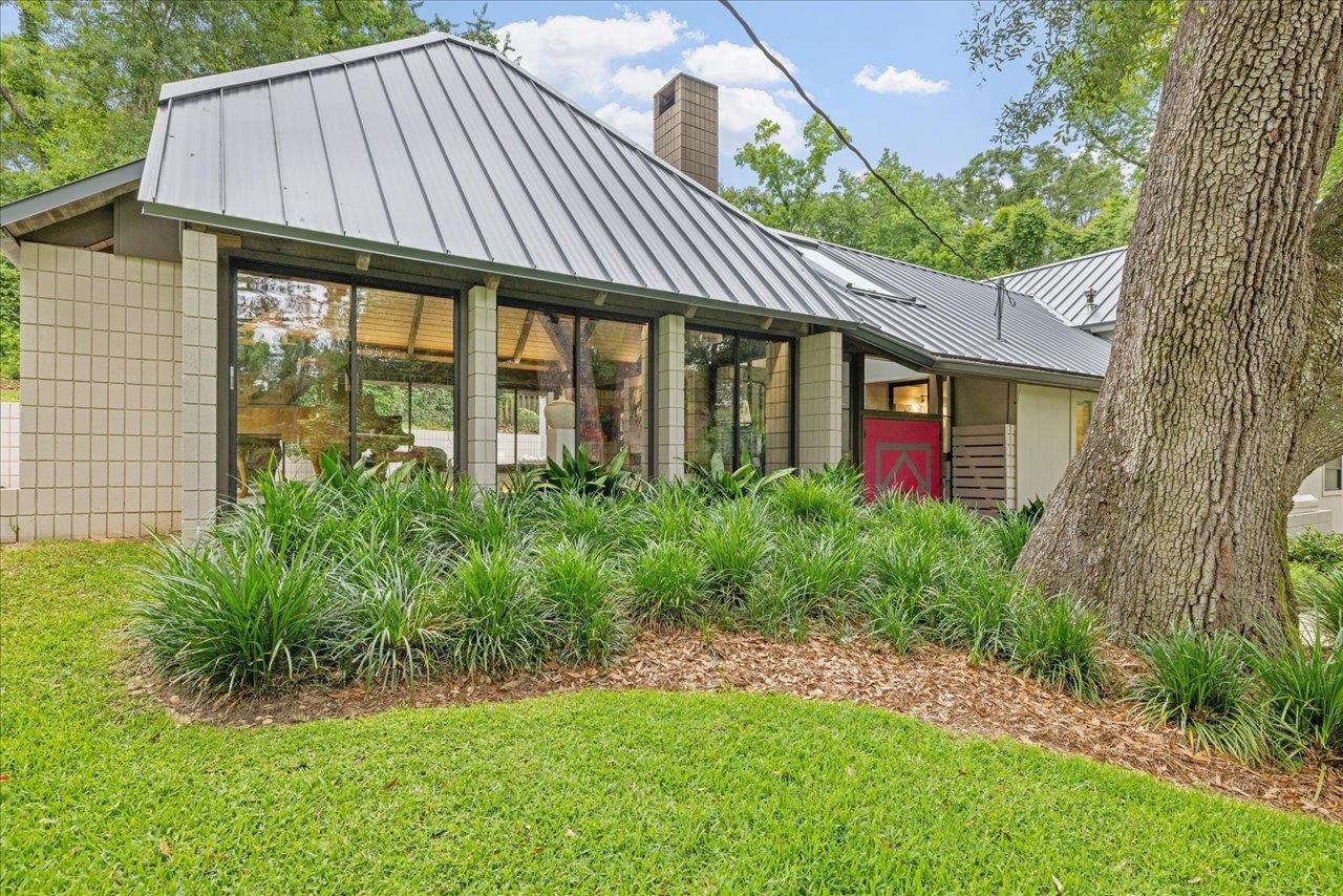 3541 Lakeshore Drive