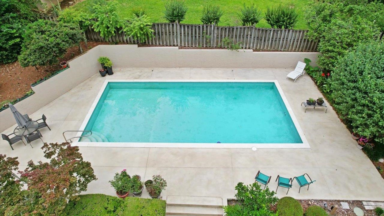 3541 Lakeshore Drive