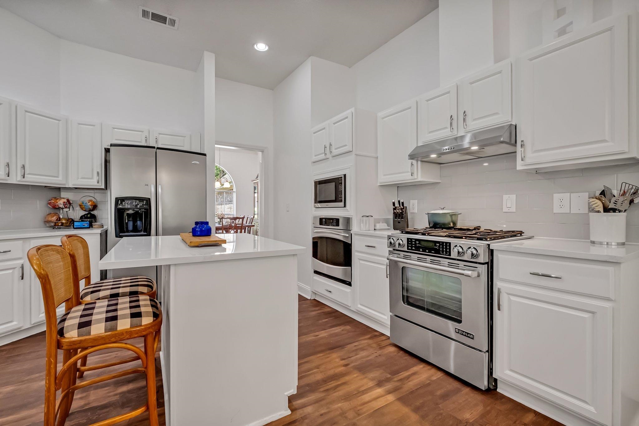 3483 Colonnade Drive