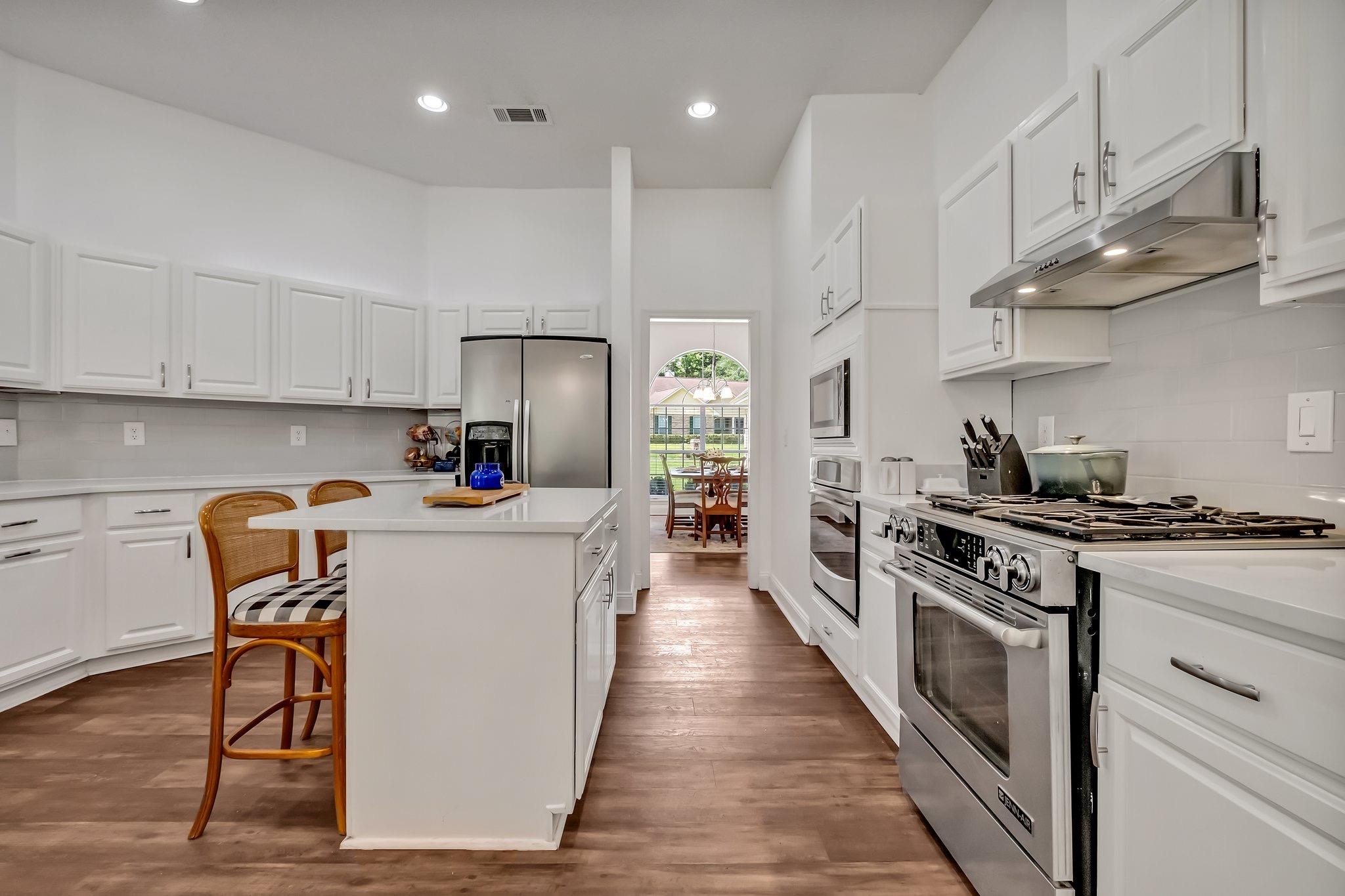 3483 Colonnade Drive