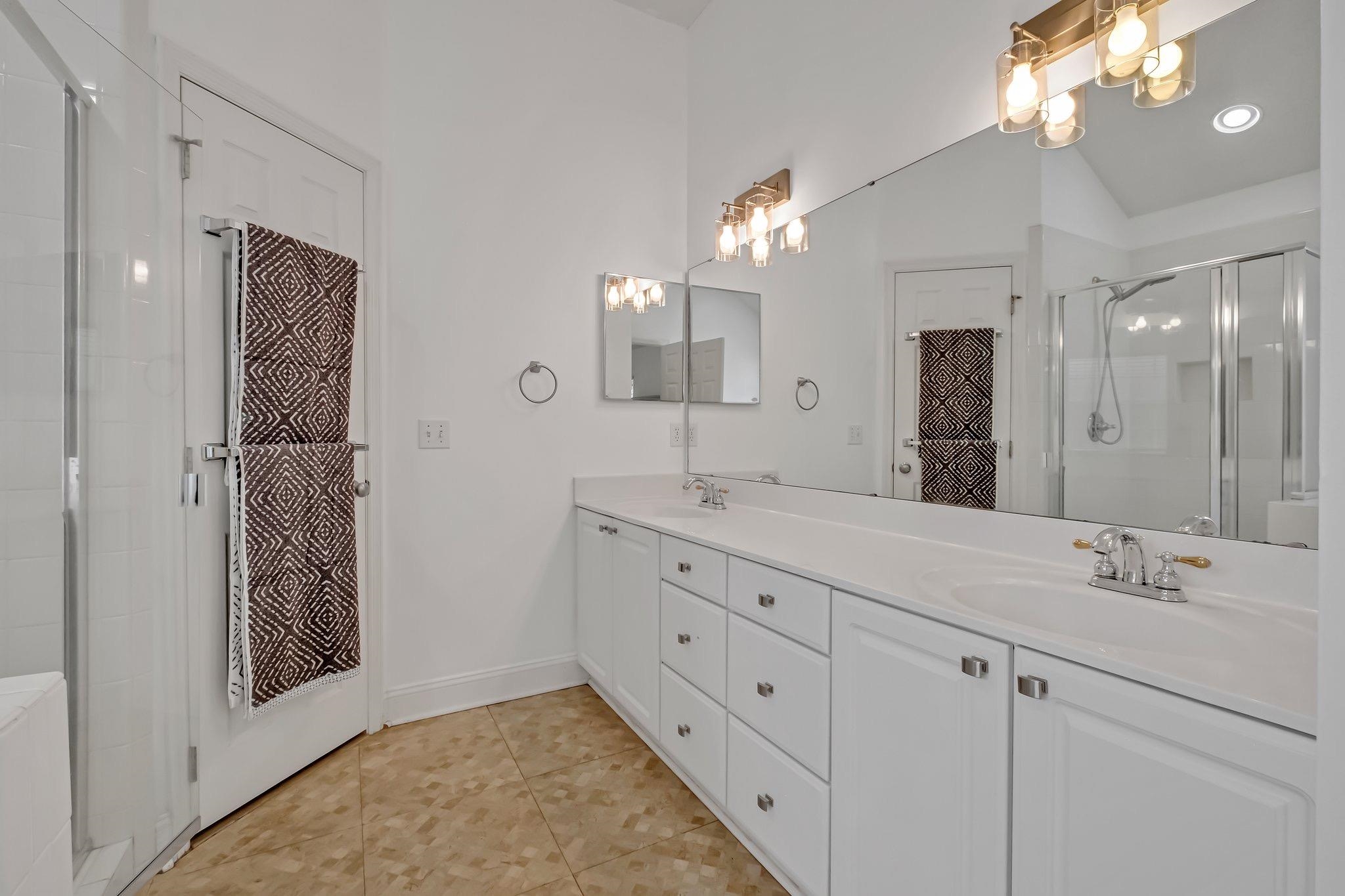 3483 Colonnade Drive
