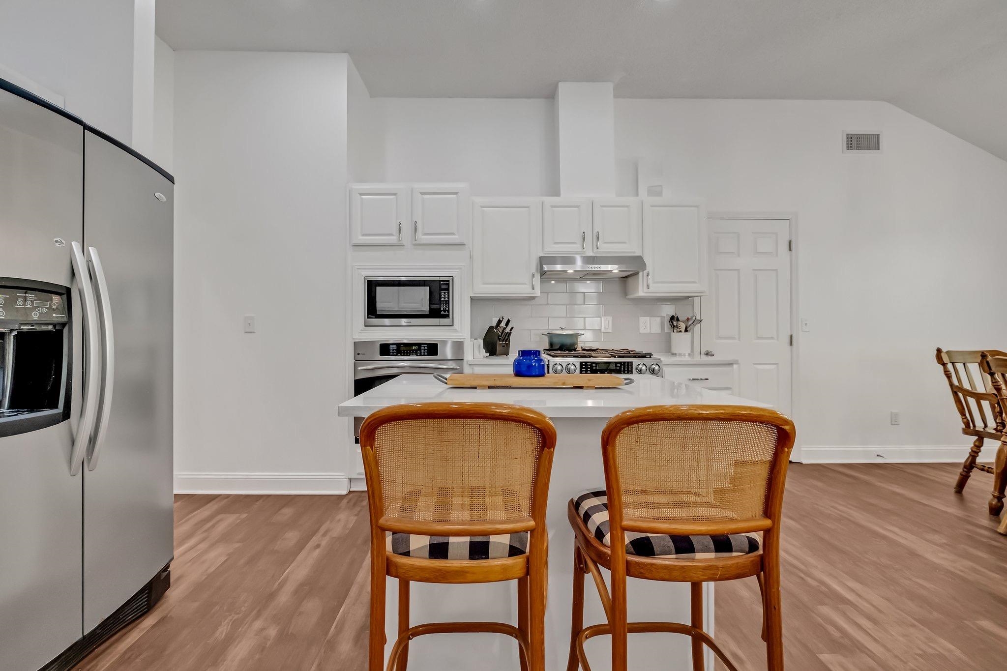 3483 Colonnade Drive