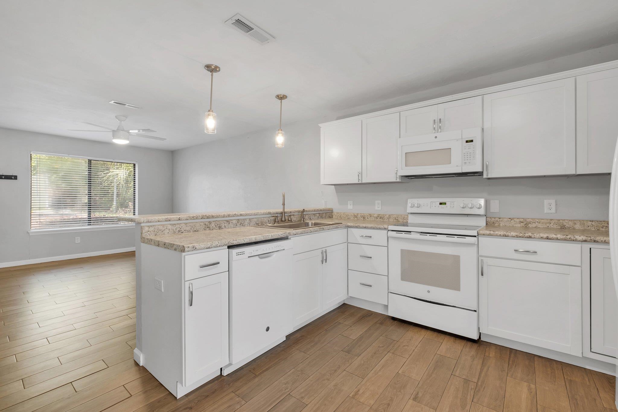1889 Belle Vue Way Unit: #3