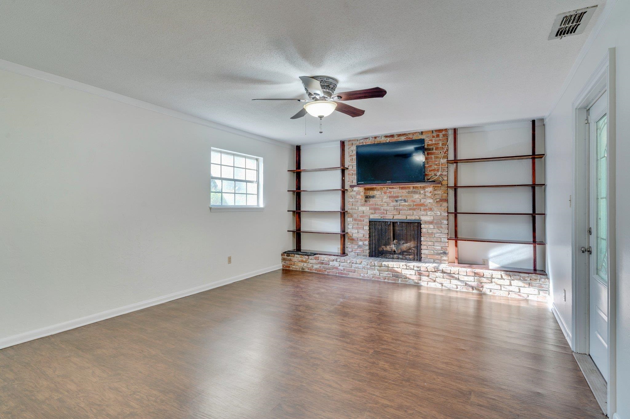 2401 Balsam Terrace