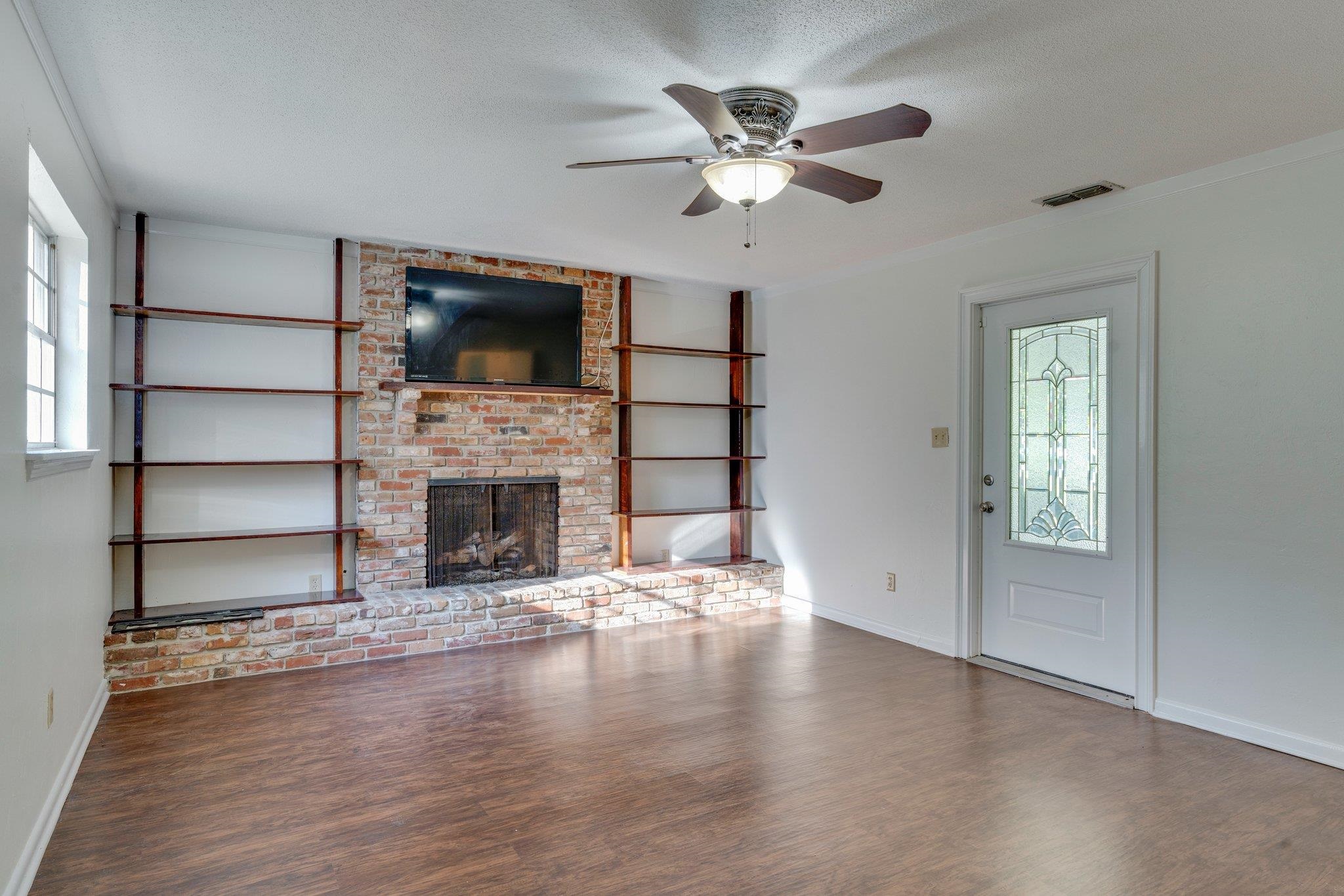 2401 Balsam Terrace