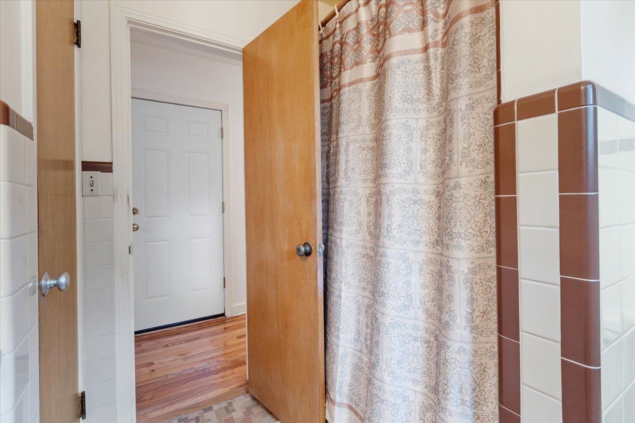 1924 Greenwood Drive