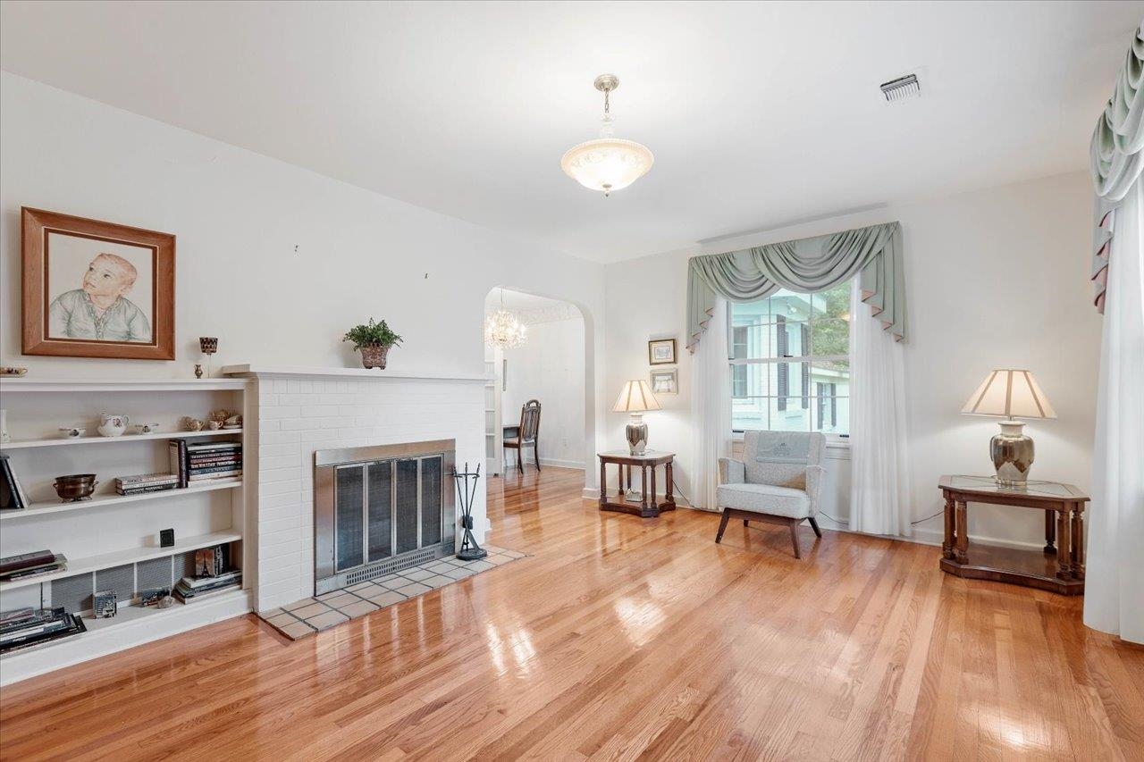 1924 Greenwood Drive