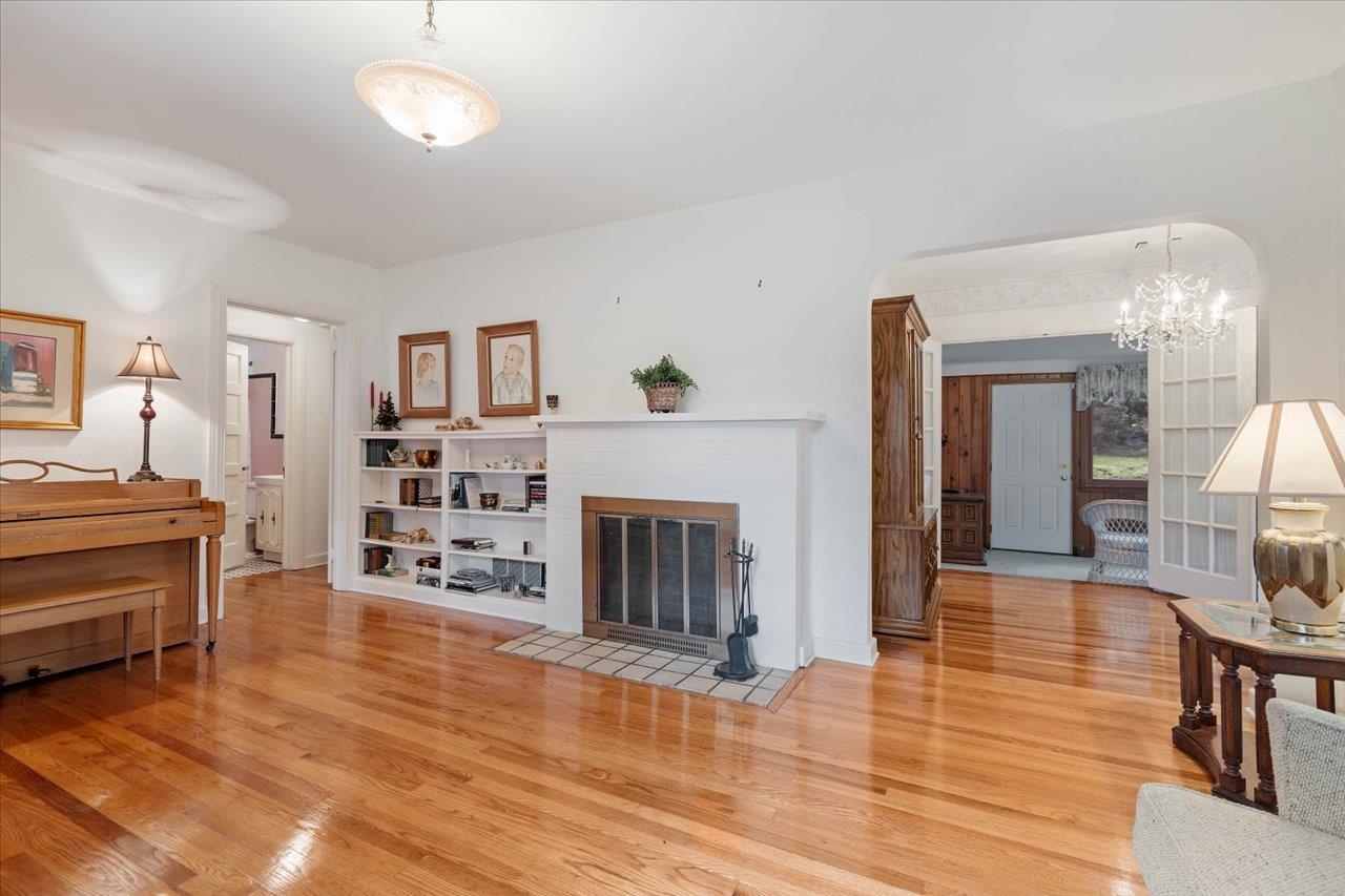 1924 Greenwood Drive