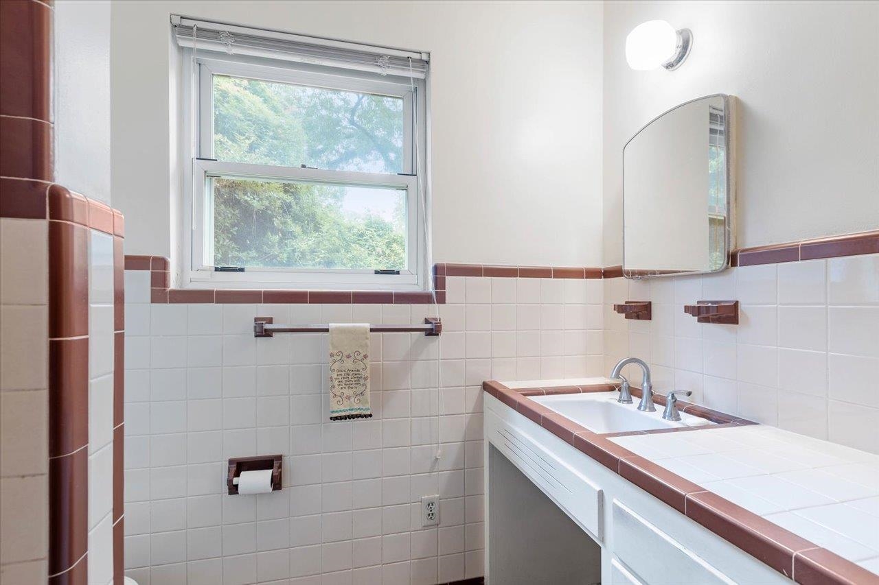 1924 Greenwood Drive