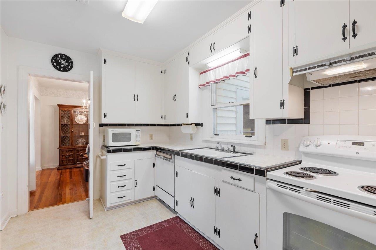 1924 Greenwood Drive