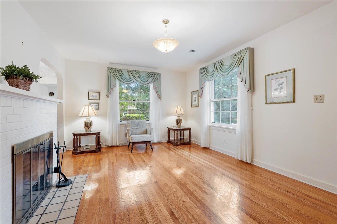 1924 Greenwood Drive