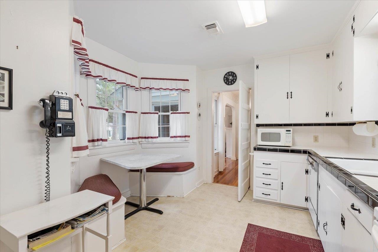 1924 Greenwood Drive