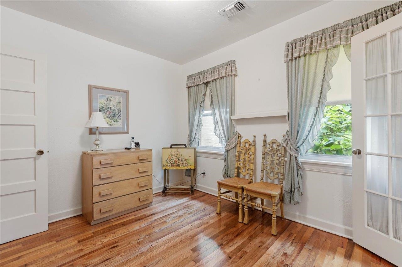 1924 Greenwood Drive