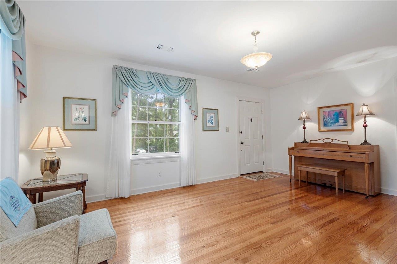 1924 Greenwood Drive