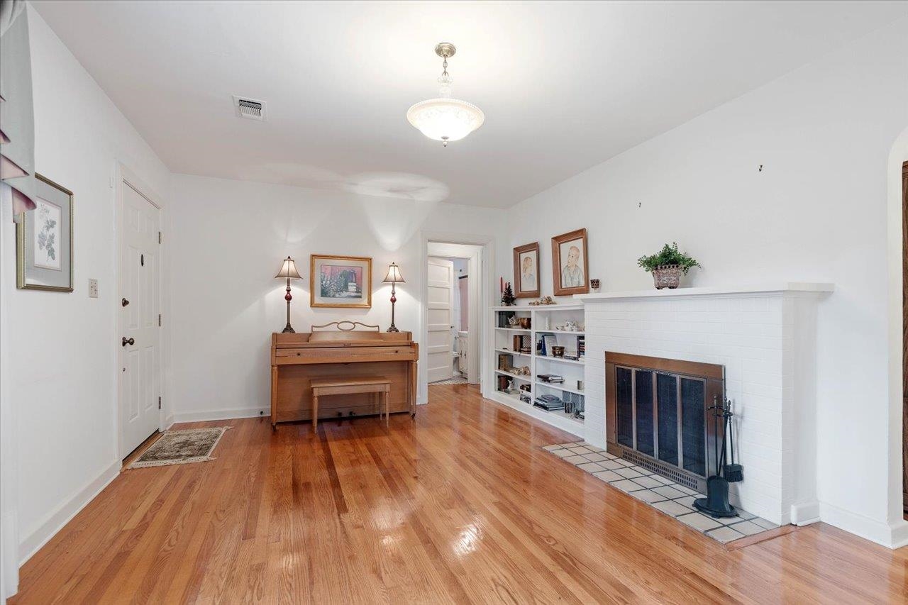 1924 Greenwood Drive