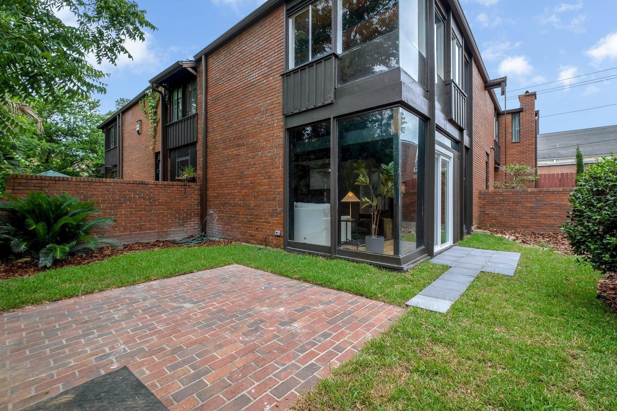 220 Belmont Road Unit: 7