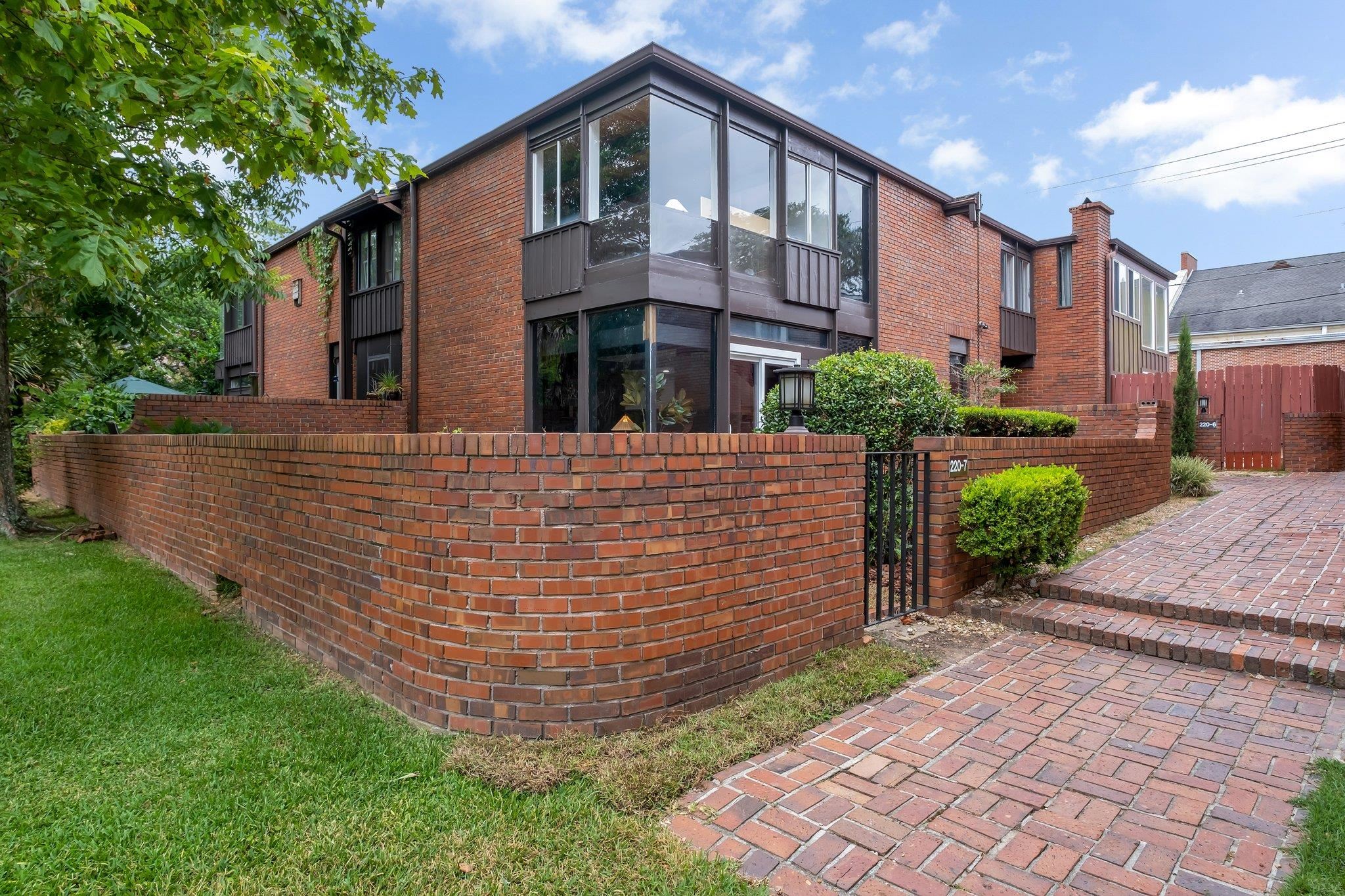 220 Belmont Road Unit: 7