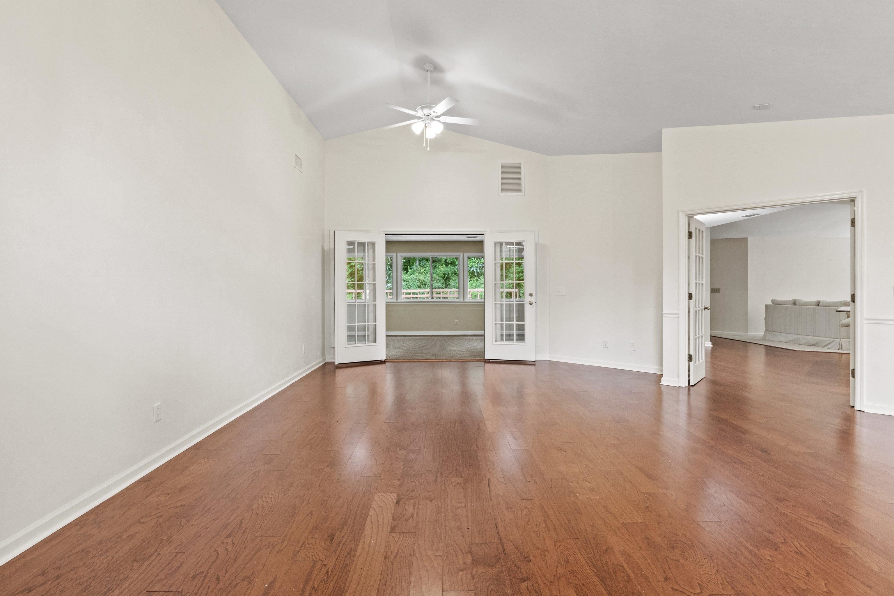 3549 Lakeshore Drive