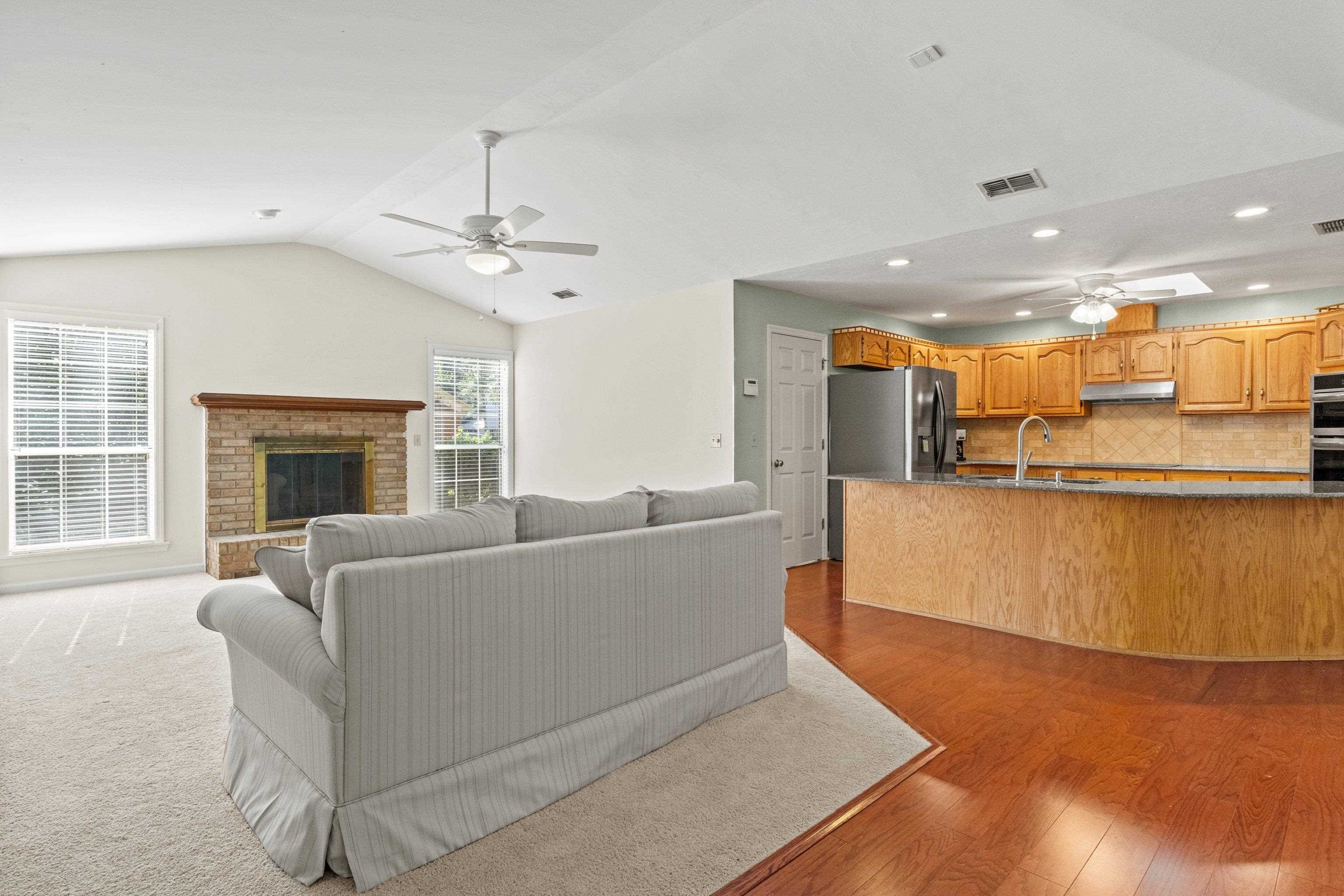 3549 Lakeshore Drive