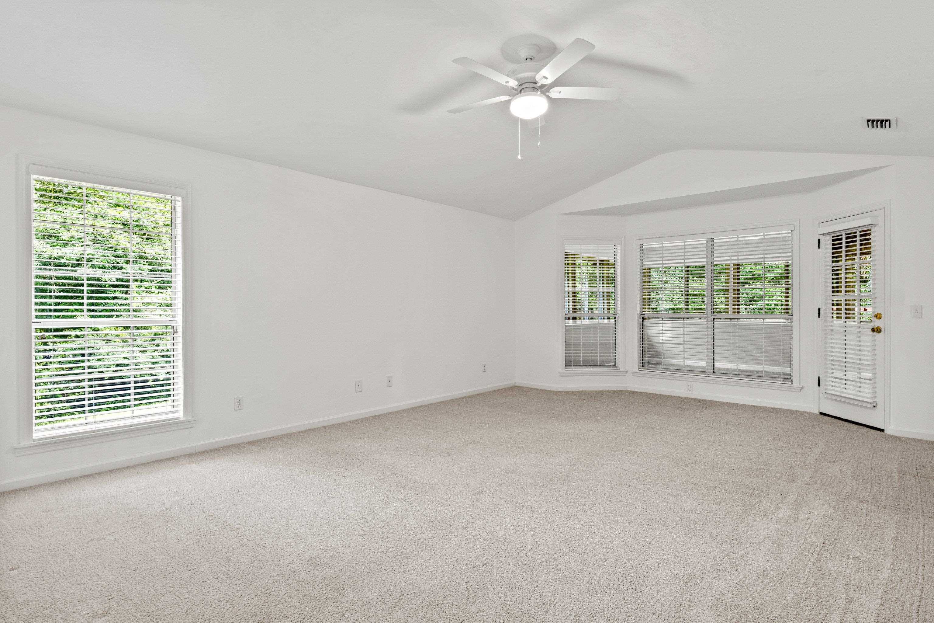 3549 Lakeshore Drive