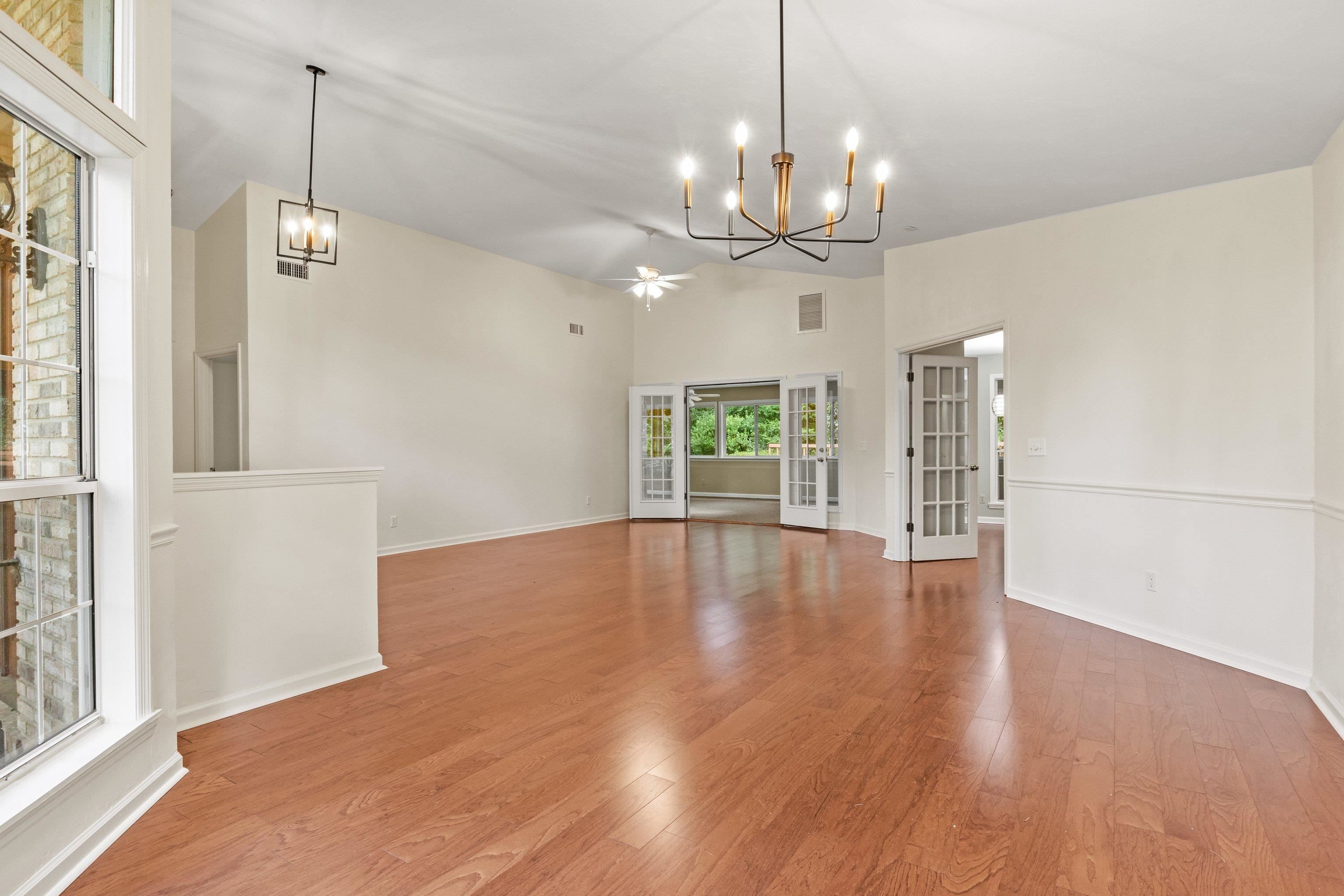 3549 Lakeshore Drive